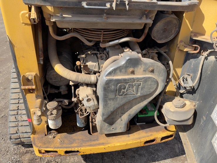 2002-caterpillar-247-image-17