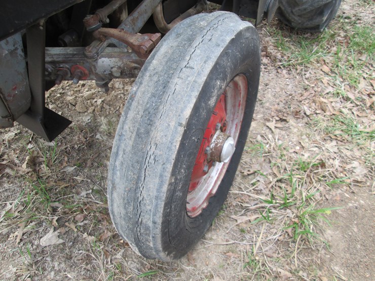 massey-ferguson-135-image-23