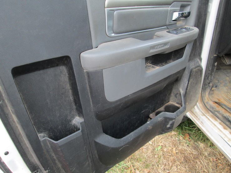 2015-dodge-ram-2500-image-26