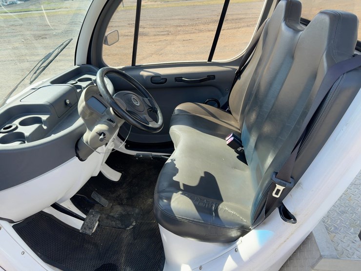 2012-gem-electric-vehicle-image-12