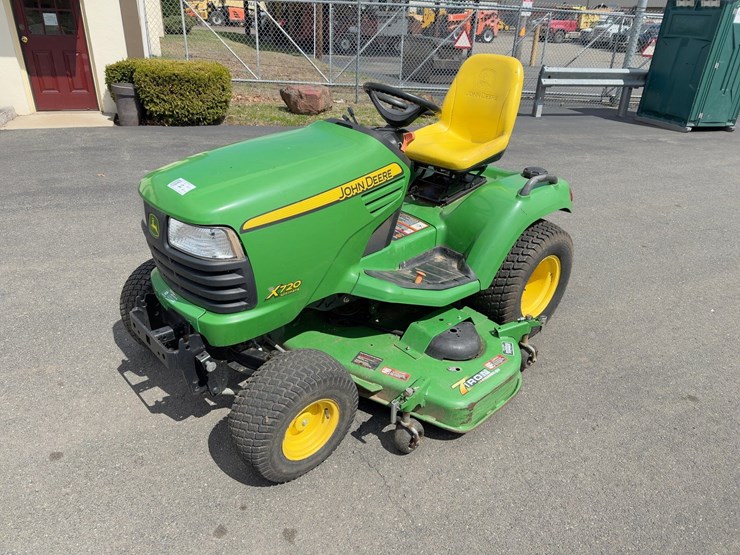 john-deere-x720-image-1