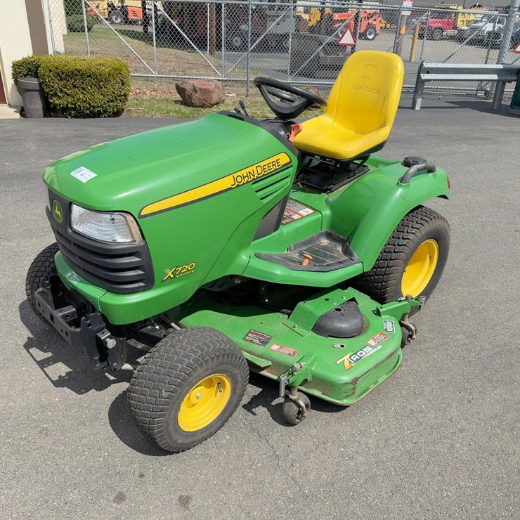 JOHN DEERE X720