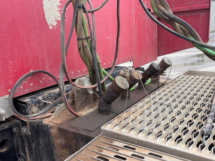 1991-peterbilt-379-sleeper-image-6