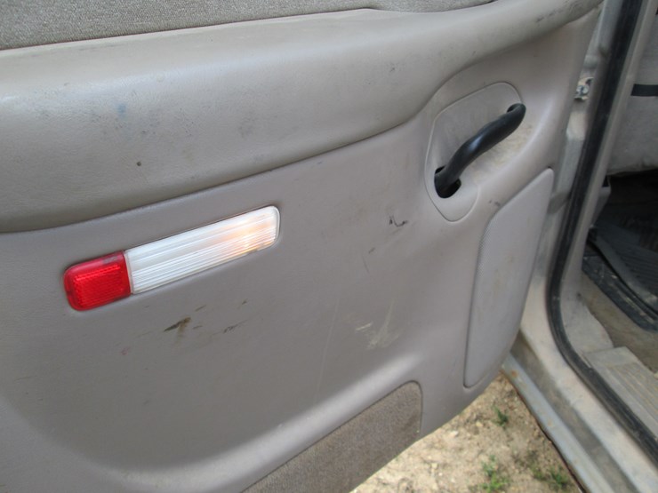 2002-chevrolet-silverado-2500-image-25