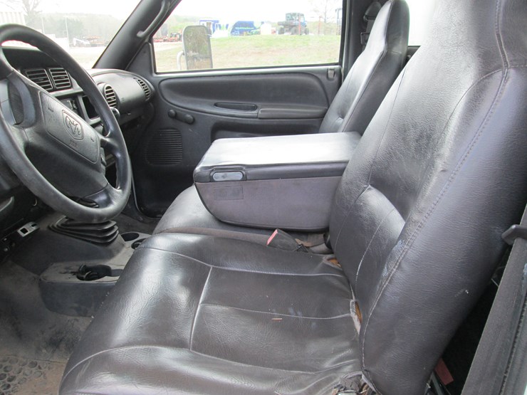 2001-dodge-ram-3500-image-30