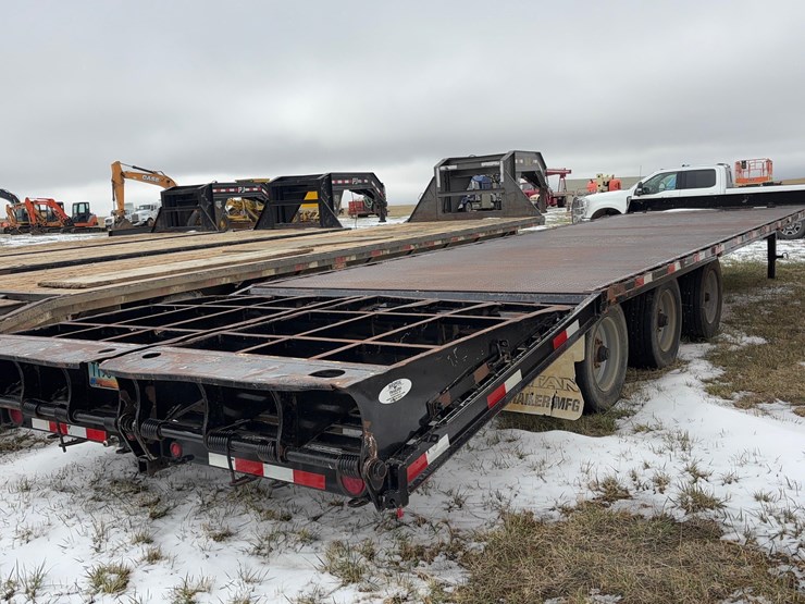 2013-titan-trailer-image-3