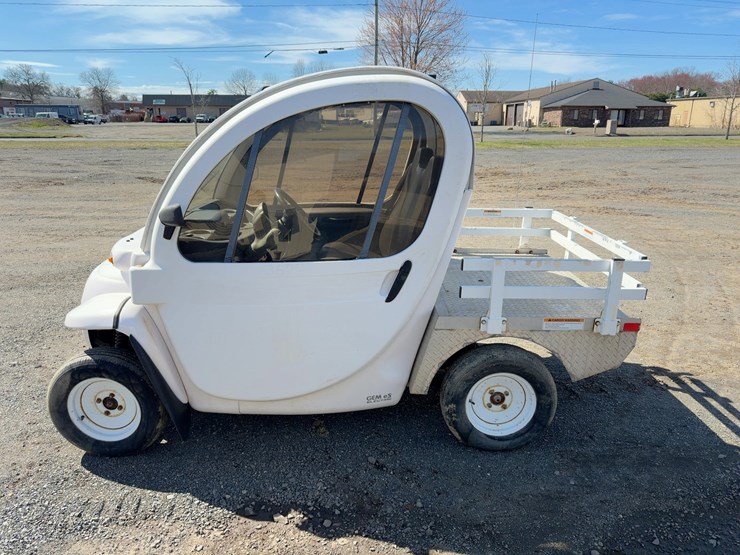 2012-gem-electric-vehicle-image-2