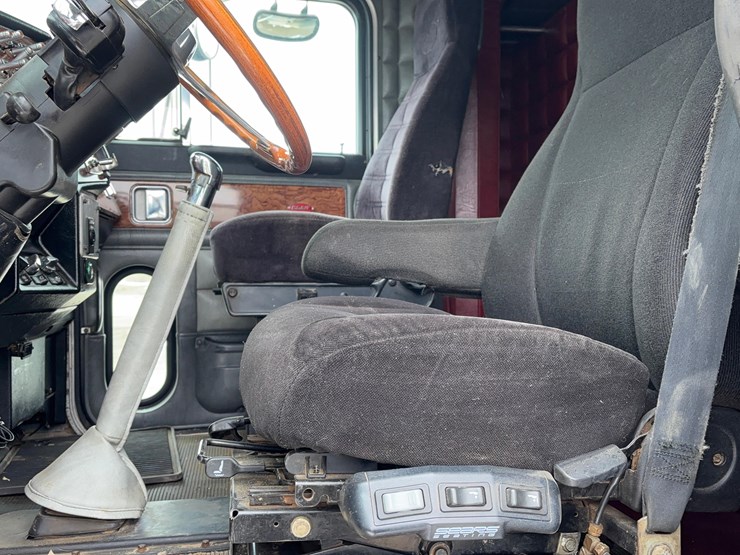 1997-peterbilt-379-sleeper-image-6