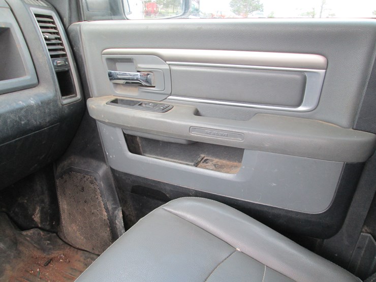 2015-dodge-ram-2500-image-30