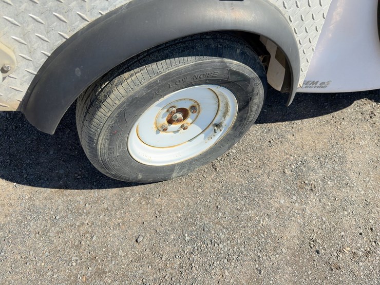 2012-gem-electric-vehicle-image-8