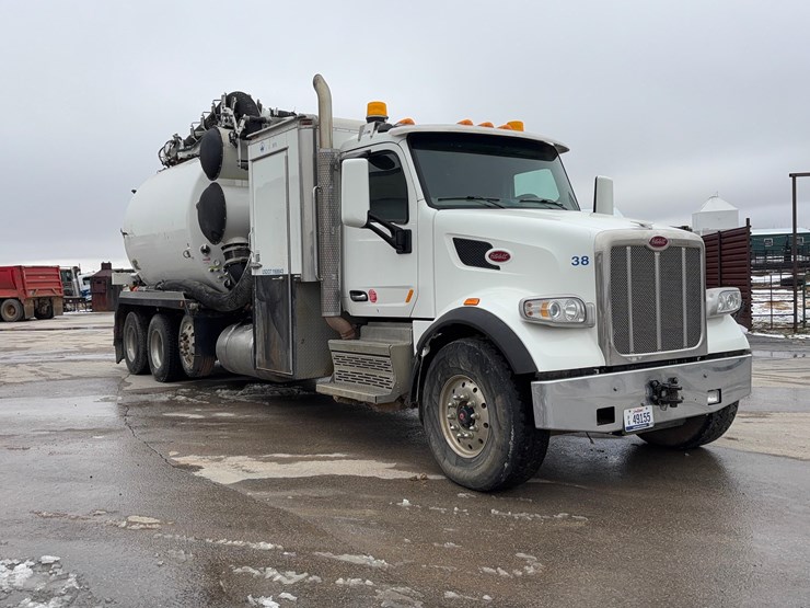 2018-peterbilt-567-hydrovac-truck-image-4