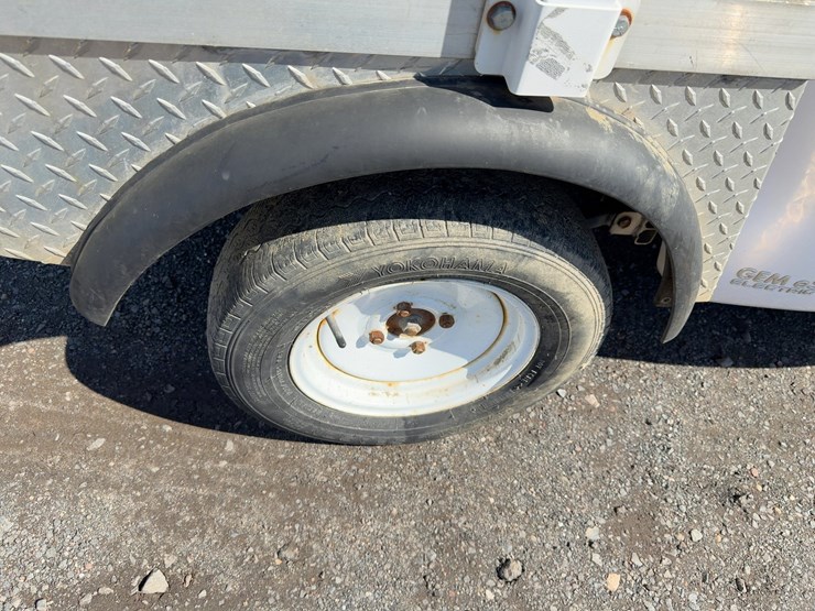 2010-gem-electric-vehicle-image-8