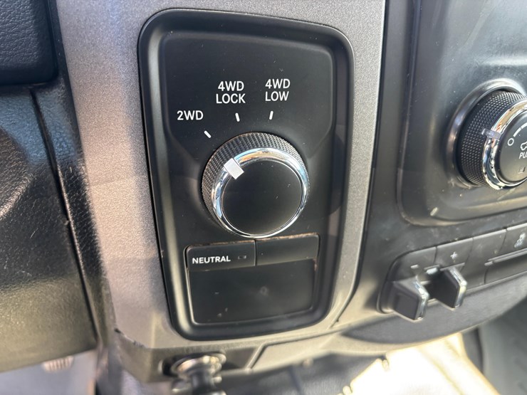 2015-dodge-2500-image-15