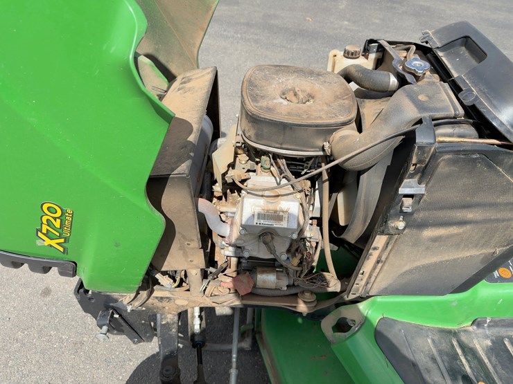 john-deere-x720-image-11
