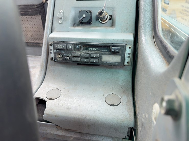 2006-volvo-ec140b-lc-image-41