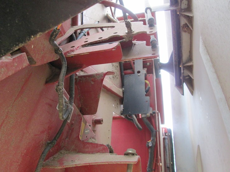 2015-new-holland-450-image-17