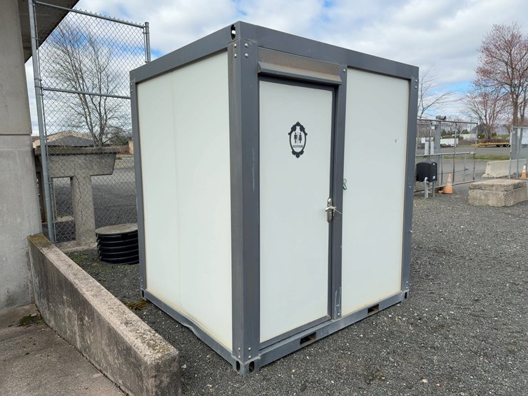 portable-restroom-image-4