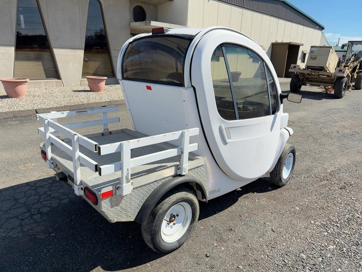 2010-gem-electric-vehicle-image-4