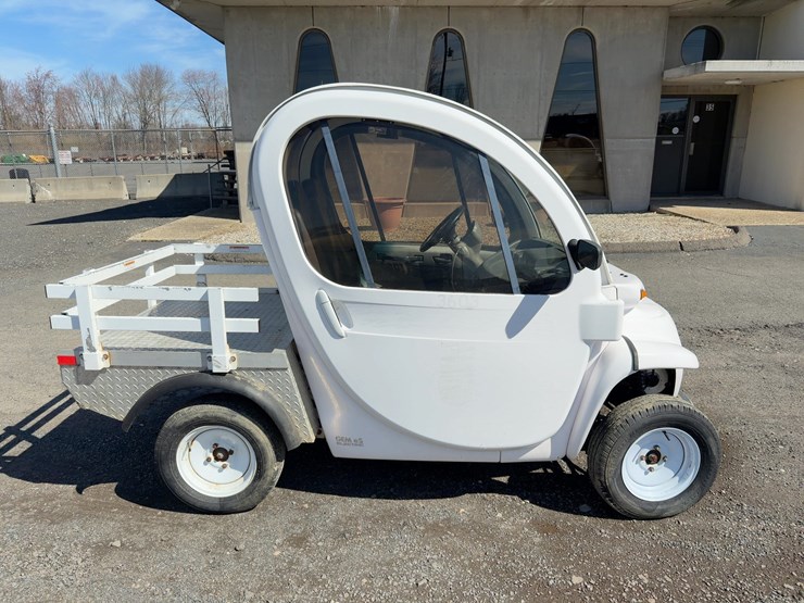 2010-gem-electric-vehicle-image-5