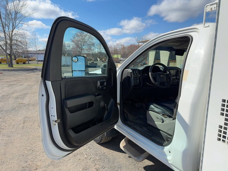 2015-chevrolet-silverado-3500hd-image-21