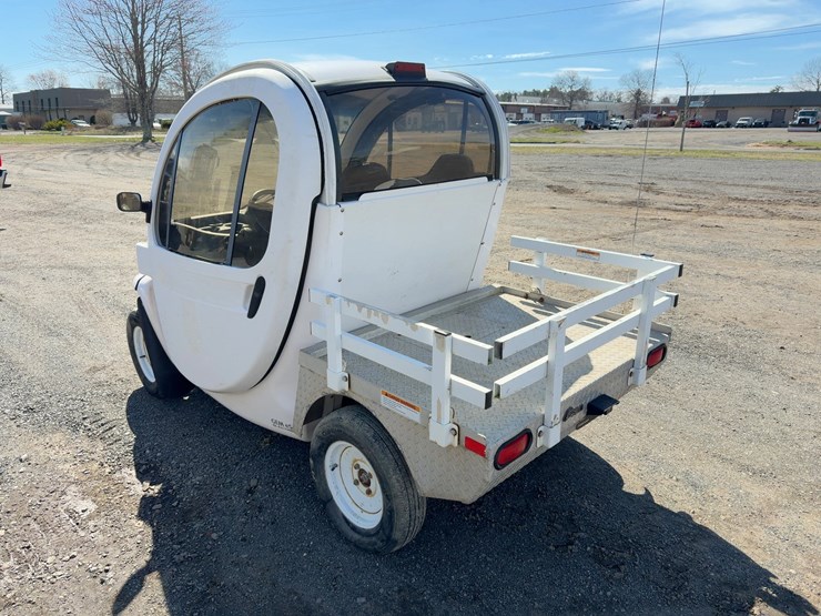 2012-gem-electric-vehicle-image-3