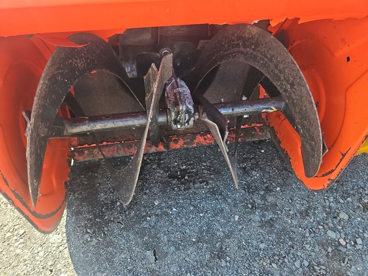 (3)-walk-behind-snow-blowers-image-8