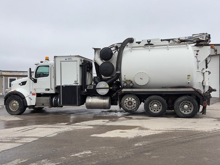 2018-peterbilt-567-hydrovac-truck-image-10