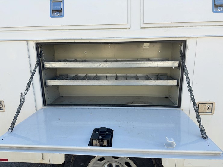 2015-chevrolet-silverado-3500hd-image-17