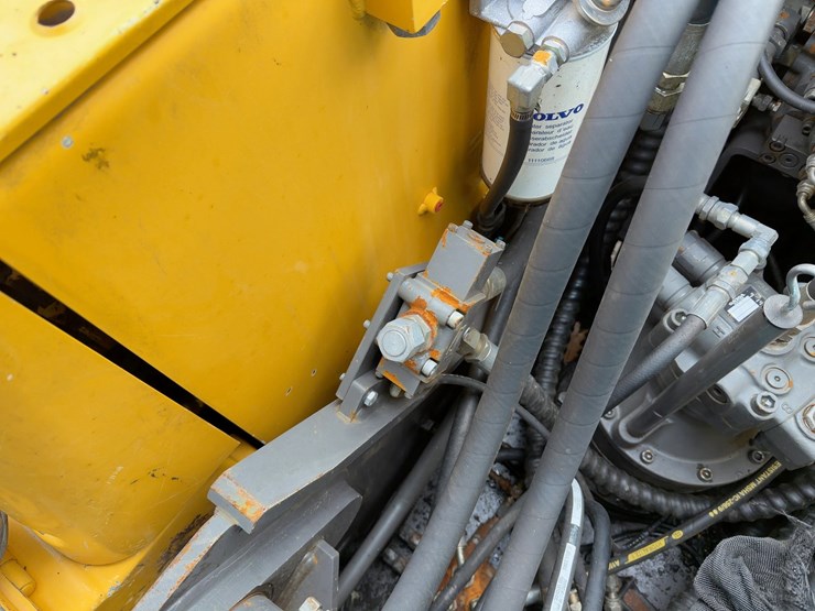 2006-volvo-ec140b-lc-image-35