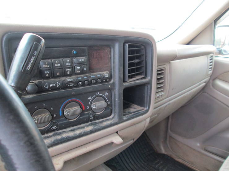 2002-chevrolet-silverado-2500-image-35