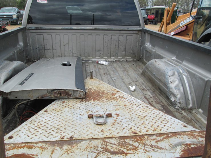 2002-chevrolet-silverado-2500-image-8