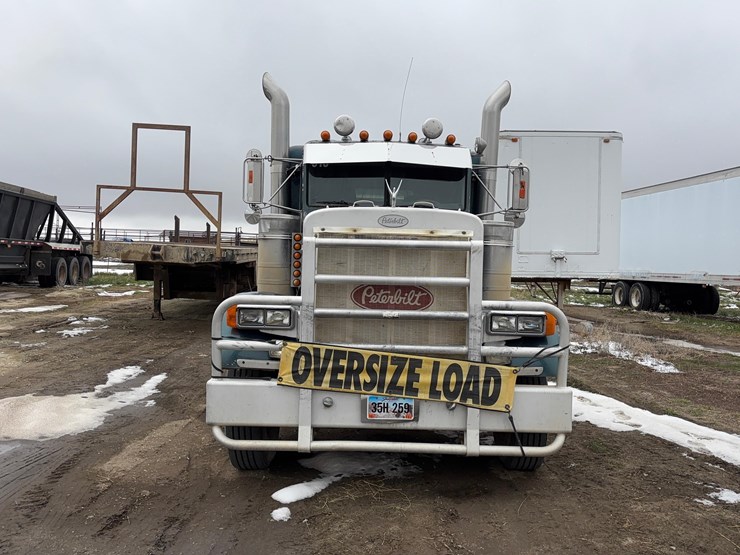 1997-peterbilt-379-sleeper-image-2