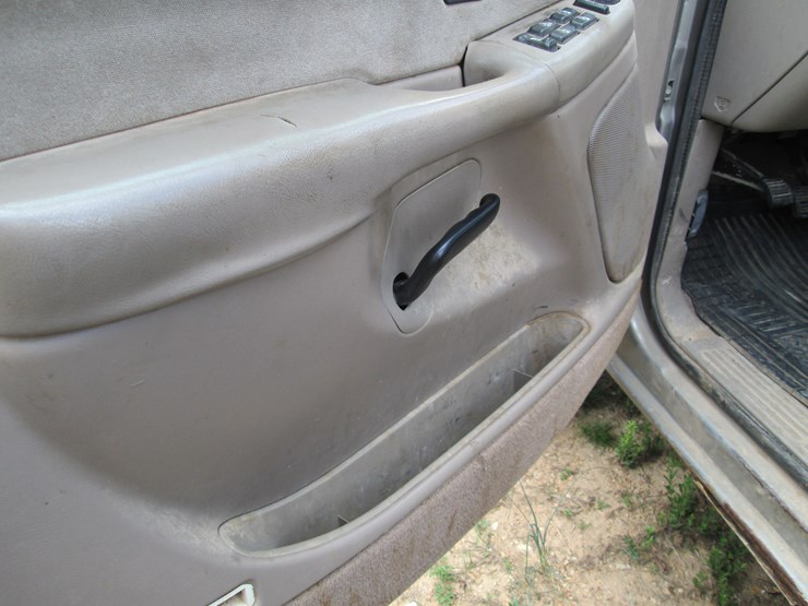 2002-chevrolet-silverado-2500-image-29