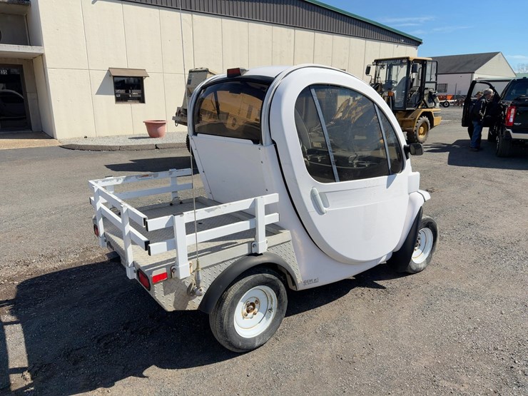 2012-gem-electric-vehicle-image-4