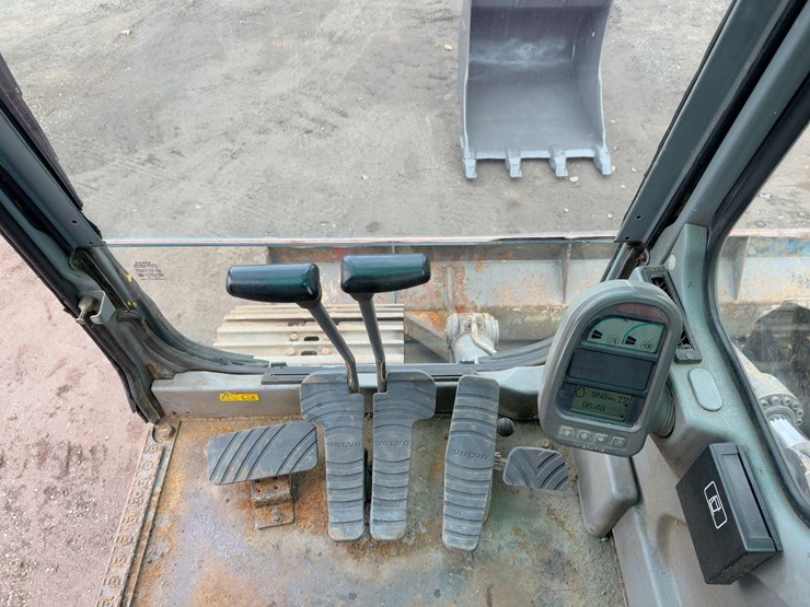 2006-volvo-ec140b-lc-image-44