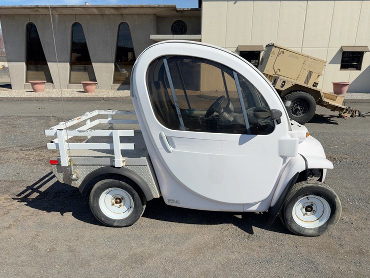 2012-gem-electric-vehicle-image-5