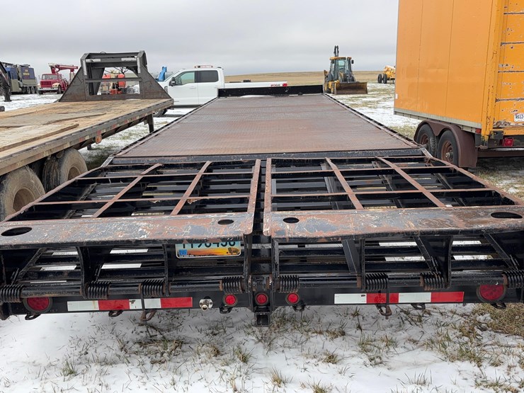 2013-titan-trailer-image-4