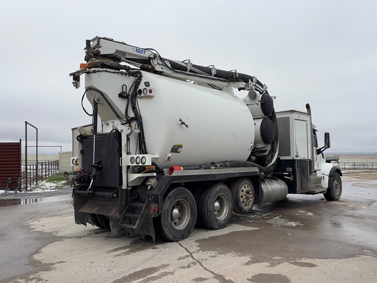 2018-peterbilt-567-hydrovac-truck-image-7