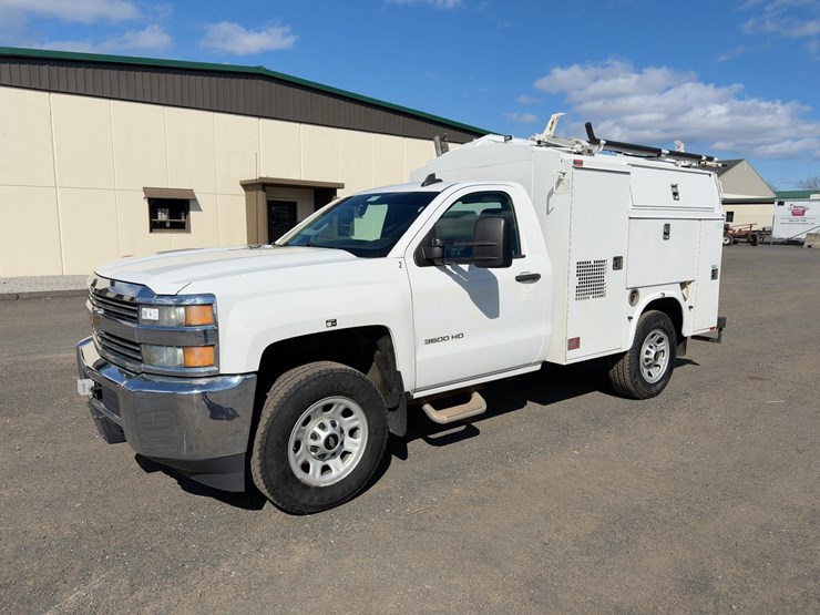 2015-chevrolet-silverado-3500hd-image-1