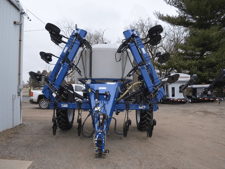 blu-jet-unverferth-4015-liquid-applicator-image-3