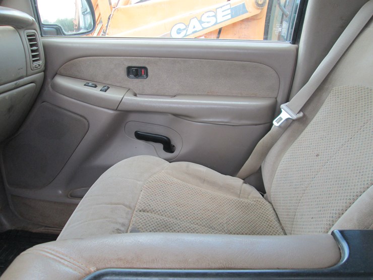 2002-chevrolet-silverado-2500-image-32