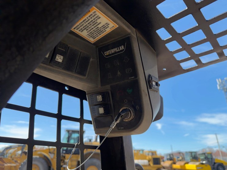 2002-caterpillar-247-image-22