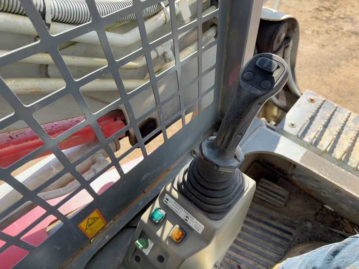 2013-takeuchi-tl230-image-21