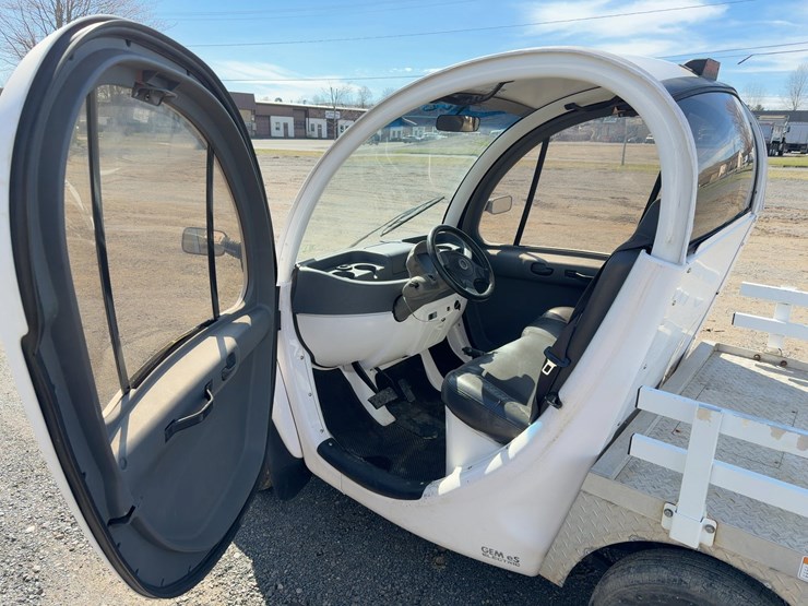 2012-gem-electric-vehicle-image-11