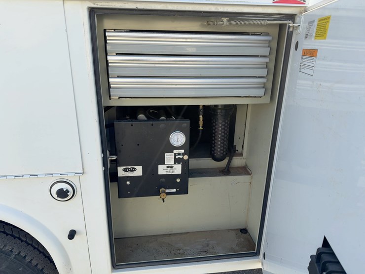 2015-chevrolet-silverado-3500hd-image-18