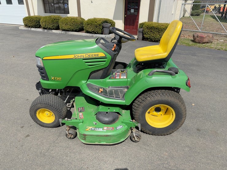 john-deere-x720-image-2