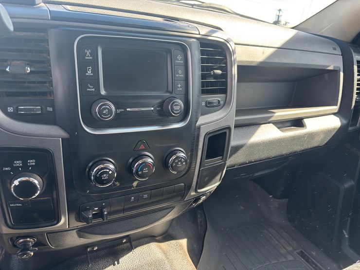 2015-dodge-2500-image-17