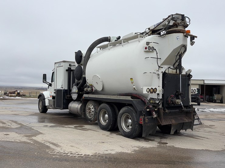 2018-peterbilt-567-hydrovac-truck-image-9