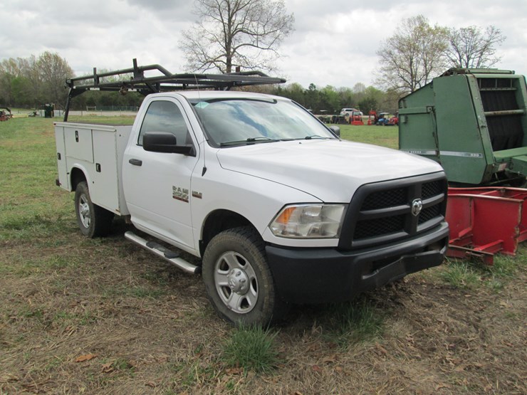 2015-dodge-ram-2500-image-2