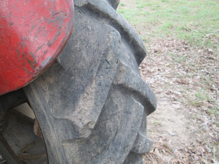 massey-ferguson-135-image-10